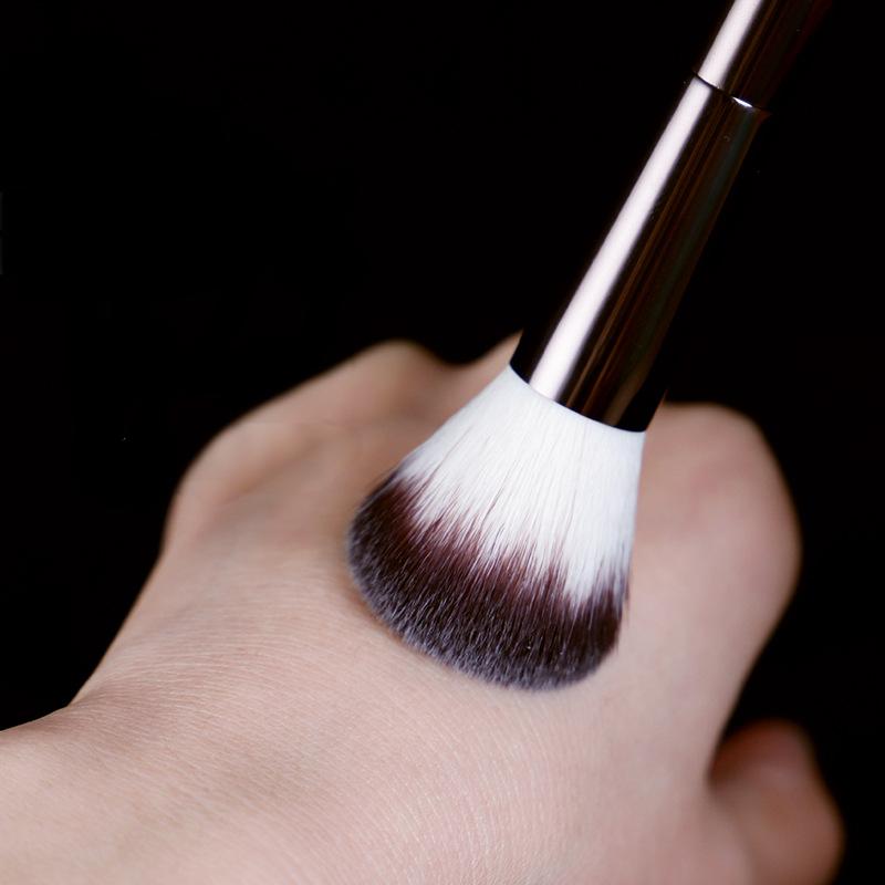 1 buah Kuas Rias Lighting Edit - Huda Beauty Makeup Brush Set ulasan dan harga